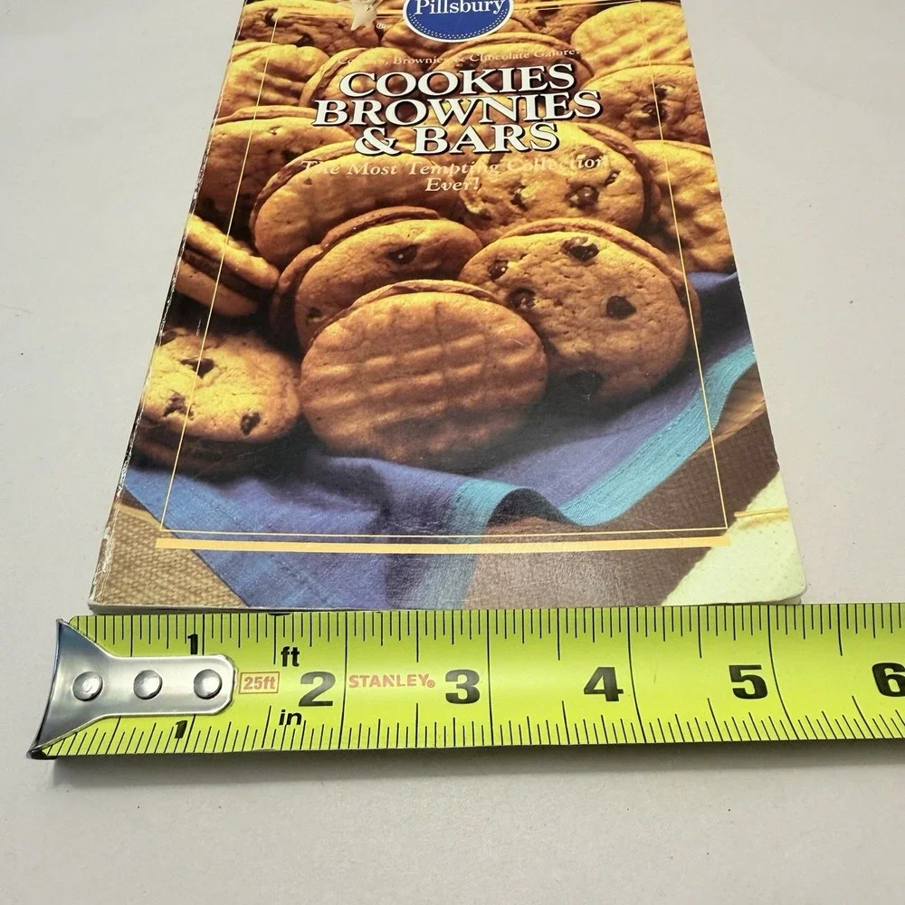 Cookbook Cookies Pillsbury Brownies Choc Chip Baking Bake Book VTG Retro Decor